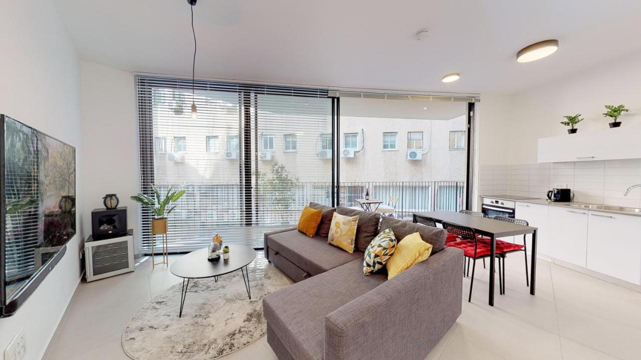 Comfortable Apartment With Balcony By Holyguest Tel Aviv Exterior photo