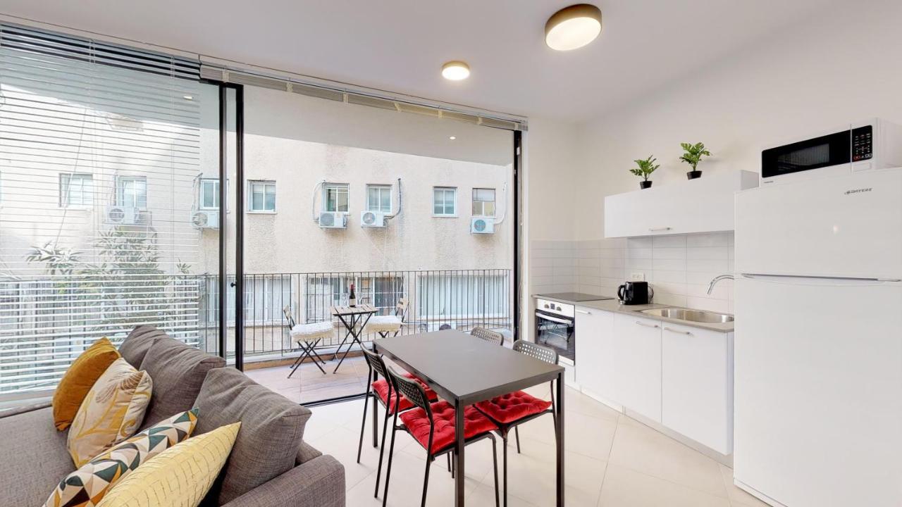 Comfortable Apartment With Balcony By Holyguest Tel Aviv Exterior photo