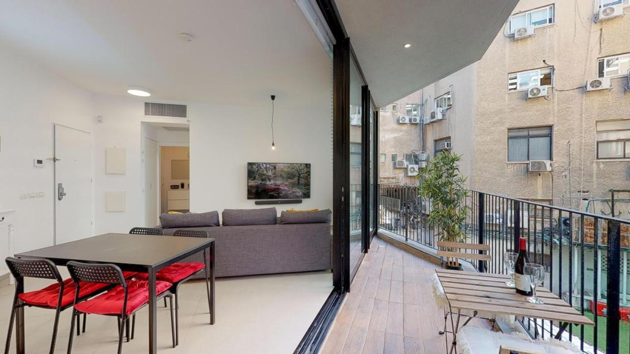 Comfortable Apartment With Balcony By Holyguest Tel Aviv Exterior photo